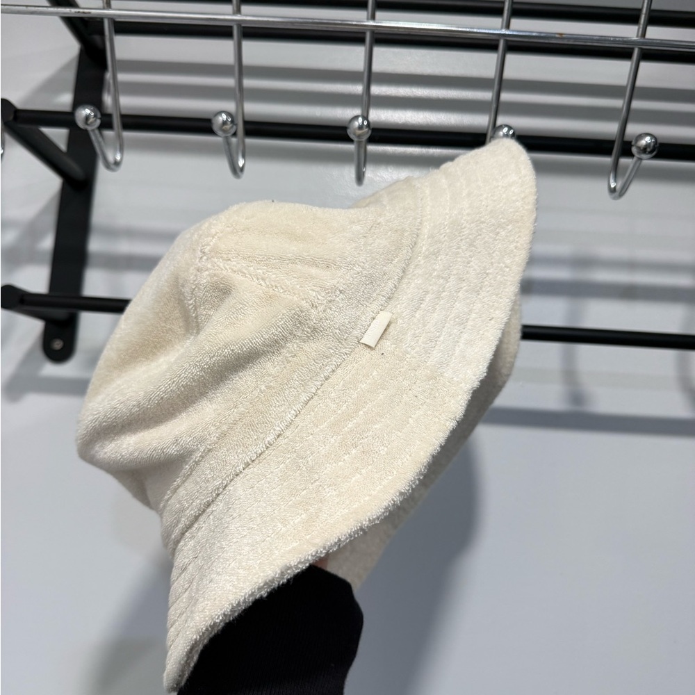 BNWT Tna Terry Bucket Hat